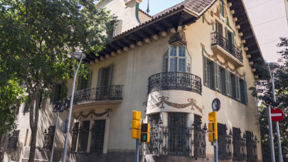 Nous Usos pel barri a l'equipament Museu i Centre d'Estudis de l'Esport a antiga Clinica ginecológica Dr Colet a c.Casanova/ Buenos Aires.